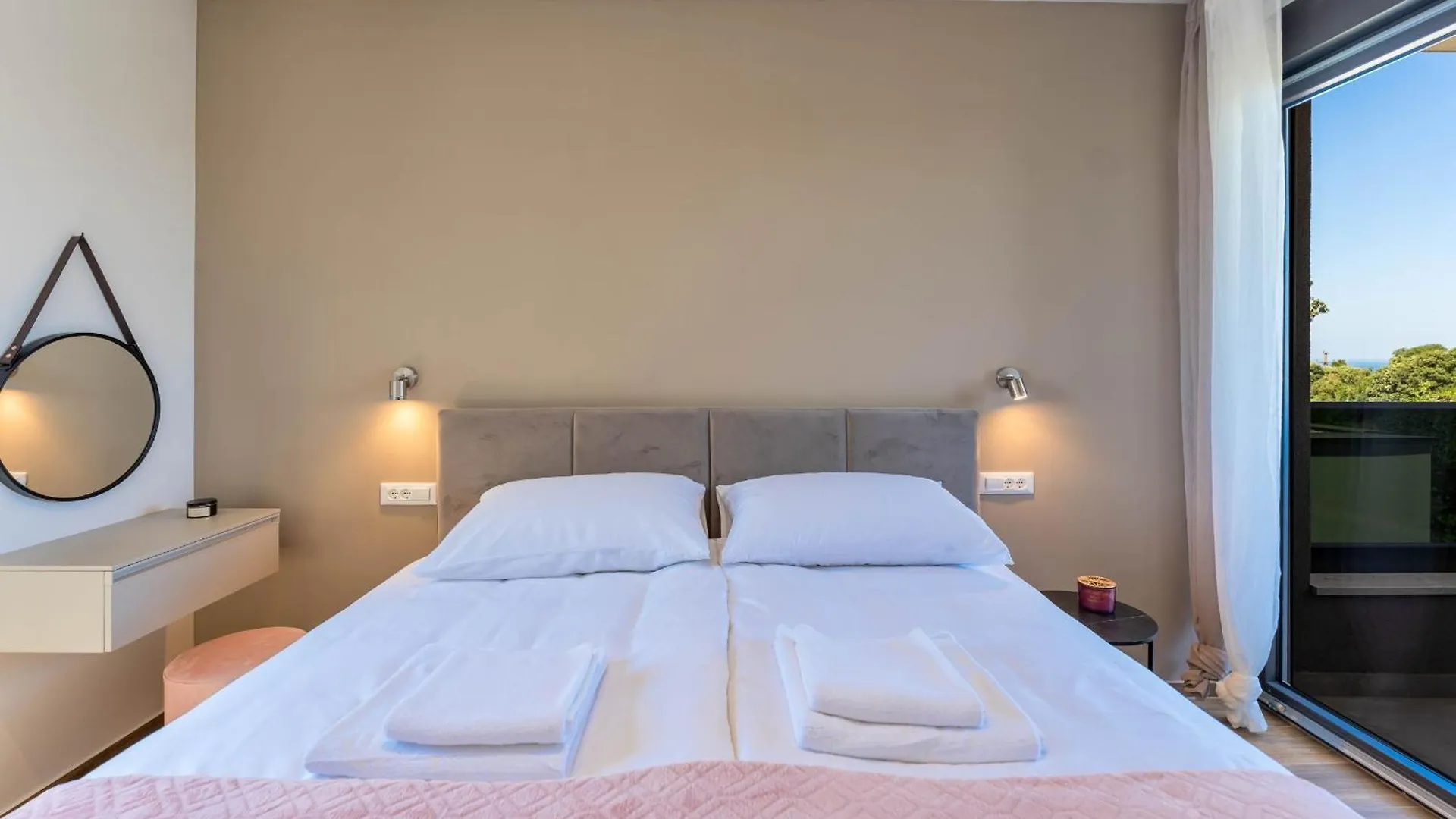 Villa Camino For 6 People Near Fazana With Sea View & Only 700 Meters From The Beach Stinjan